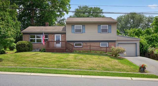 Photo of 102 Broadmoor Dr, Willow Street, PA 17584