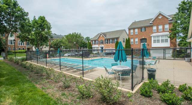 Photo of 4363 Wilson Valley Dr #403, Fairfax, VA 22033
