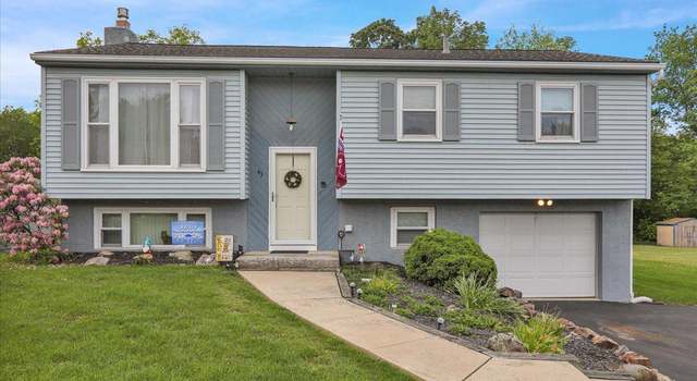 Photo of 43 Carriage Cir, Oley, PA 19547