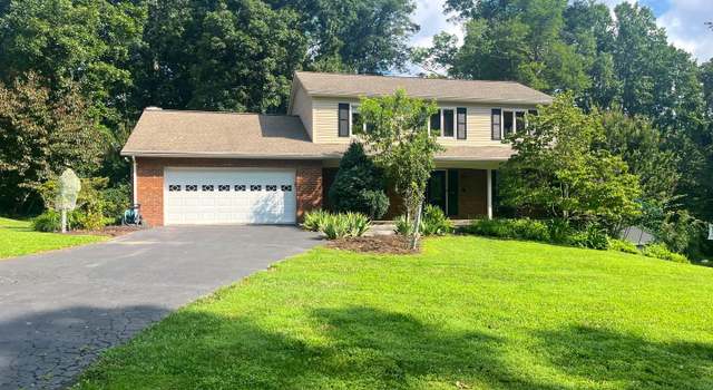 Photo of 11608 Helmont Dr, Oakton, VA 22124