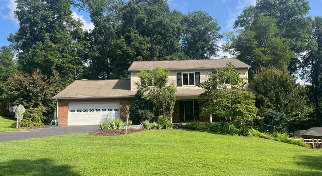 Photo of 11608 Helmont Dr, Oakton, VA 22124