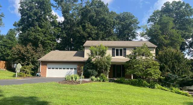 Photo of 11608 Helmont Dr, Oakton, VA 22124