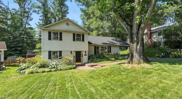 Photo of 8201 Briar Creek Dr, Annandale, VA 22003