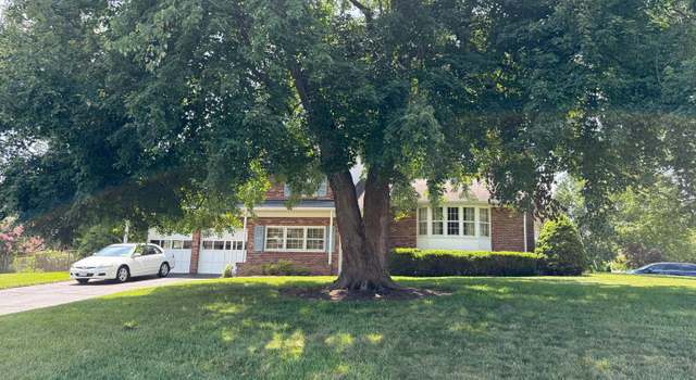 Photo of 8310 Ashwood Dr, Alexandria, VA 22308