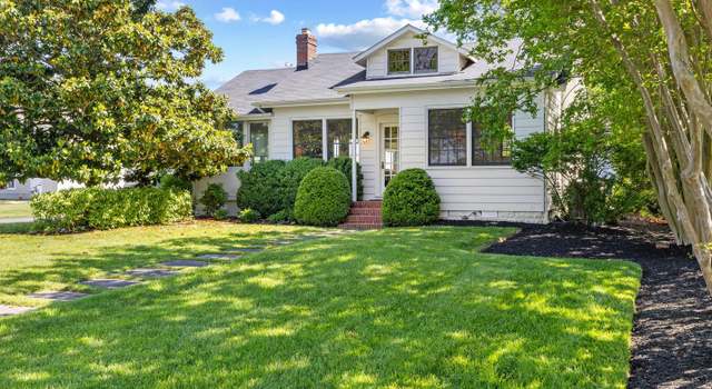 Photo of 43 E Lake Dr, Annapolis, MD 21403