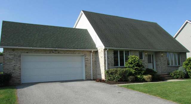 Photo of 1909 Appleyard Dr, Chambersburg, PA 17202