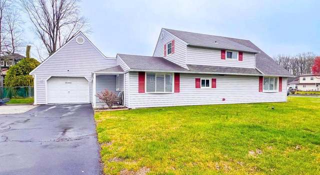 Photo of 17 Roundabout Ln, Levittown, PA 19055