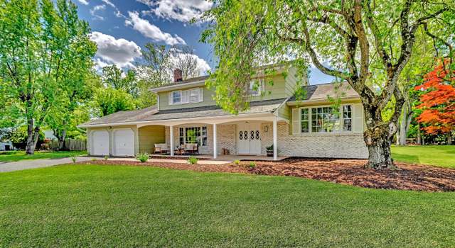 Photo of 10 Manor Ridge Dr, Princeton Junction, NJ 08550