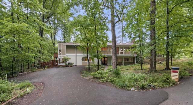 Photo of 8 Park Overlook Ct, Bethesda, MD 20817