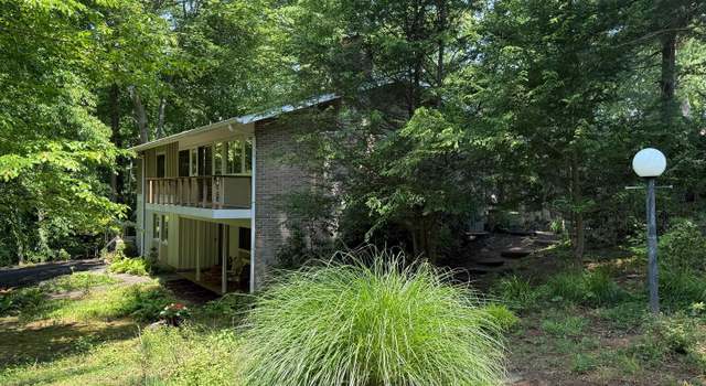 Photo of 8 Park Overlook Ct, Bethesda, MD 20817