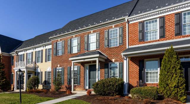 Photo of 10 Jamestown Sq, Mechanicsburg, PA 17050