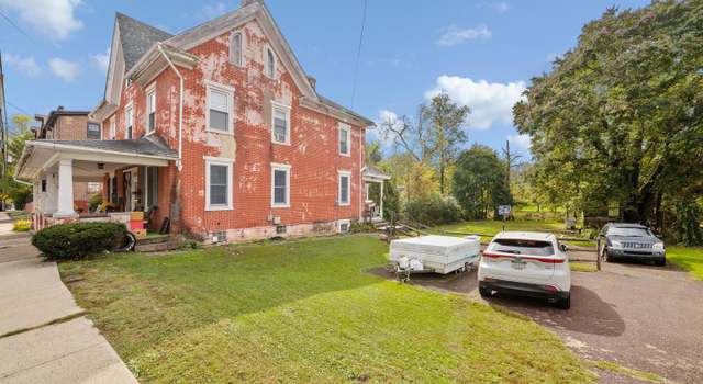 Photo of 612 E Walnut St, Perkasie, PA 18944