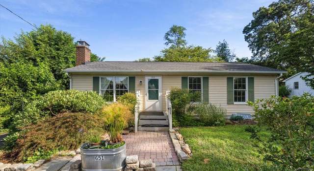 Photo of 651 E G St, Purcellville, VA 20132