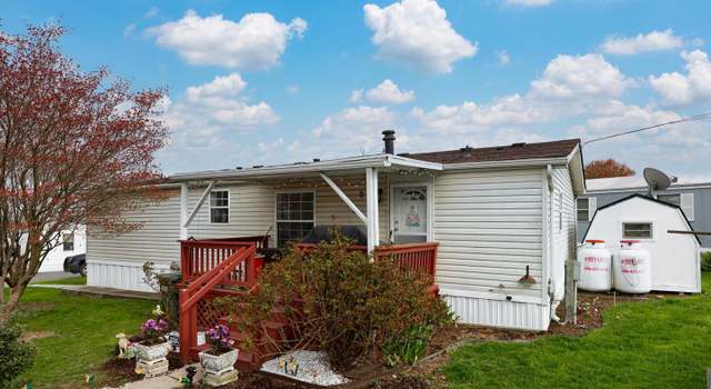Photo of 6 Hilltop Ave, Akron, PA 17501