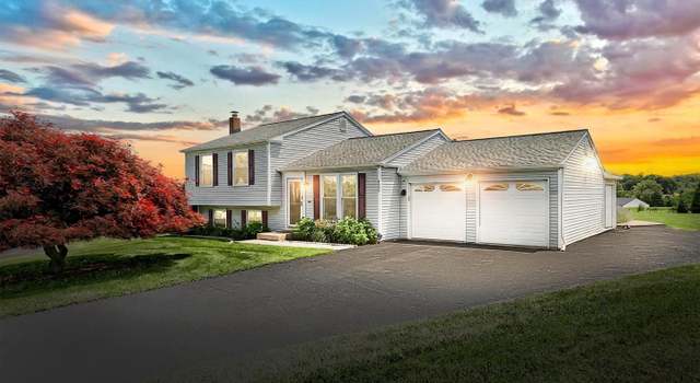 Photo of 4604 View Dr, Spring Grove, PA 17362