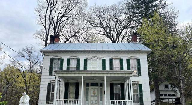 Photo of 307 Fairfax St, Berkeley Springs, WV 25411