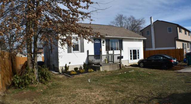 Photo of 1033 Green Ln, Levittown, PA 19057