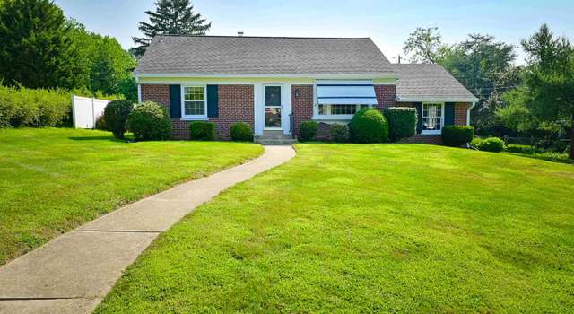 Photo of 1865 Amity Dr, Lancaster, PA 17601