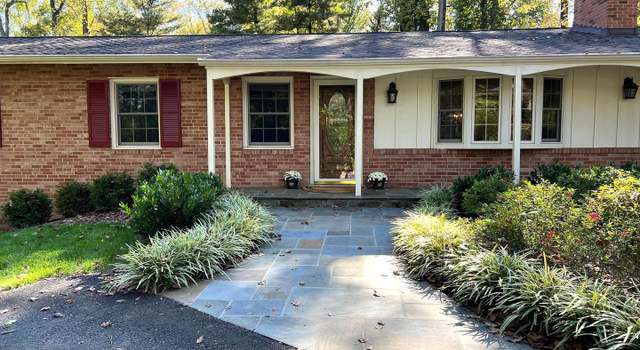 Photo of 8205 Hillcrest Rd, Annandale, VA 22003