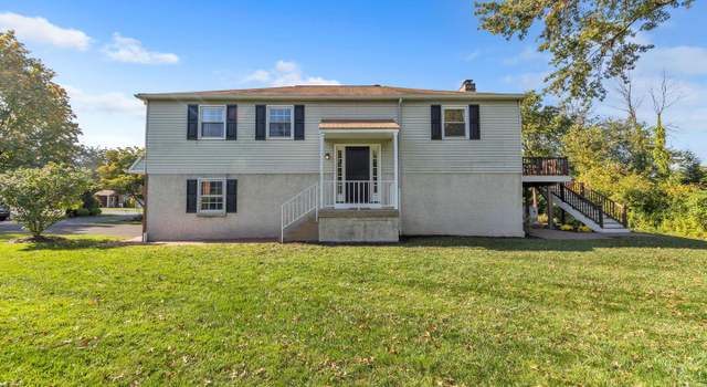 Photo of 319 Rocky Ct W, Chalfont, PA 18914