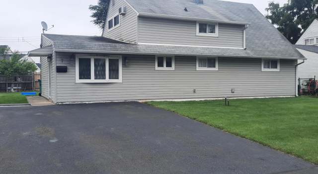 Photo of 7 Wildflower Rd, Levittown, PA 19057