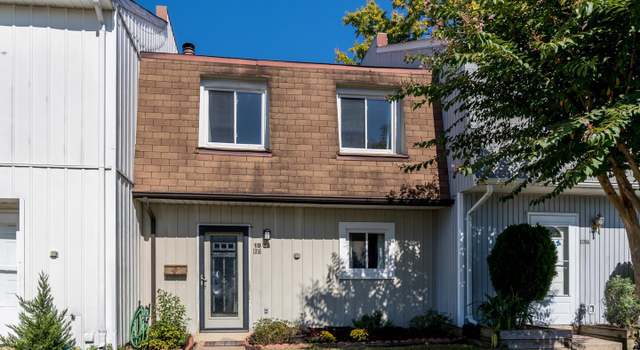Photo of 1016 Queens Ct, Herndon, VA 20170