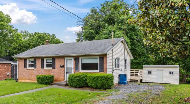 Photo of 311 S Buckmarsh St, Berryville, VA 22611