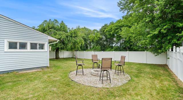 Photo of 1 Swan Ln, Levittown, PA 19055