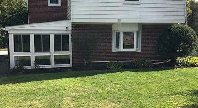 Photo of 552 W Rolling Rd, Springfield, PA 19064