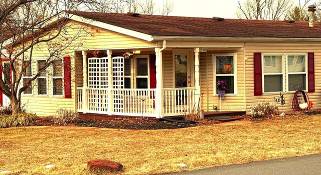 Photo of 10 Black Cherry Ct W, Harleysville, PA 19438