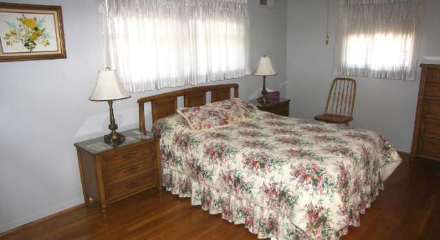 Photo of 16700 Frontenac Ter, Rockville, MD 20855