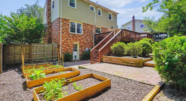 Photo of 6702 Red Jacket Rd, Springfield, VA 22152