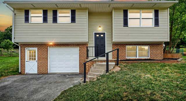 Photo of 433 Sweitzer Dr, York, PA 17407