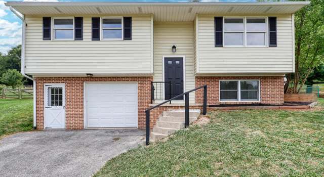 Photo of 433 Sweitzer Dr, York, PA 17407