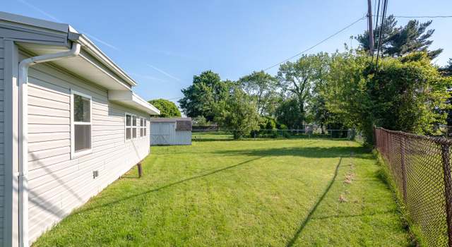 Photo of 8 Wildflower Rd, Levittown, PA 19057
