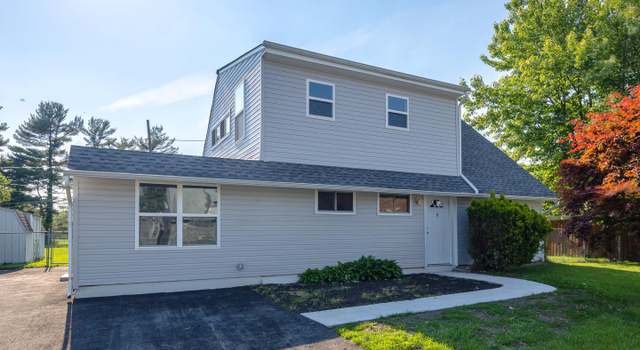 Photo of 8 Wildflower Rd, Levittown, PA 19057