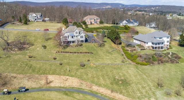 Photo of 17930 Stoneleigh Dr, Round Hill, VA 20141