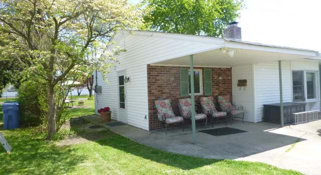 Photo of 435 Stonybrook Dr, Levittown, PA 19055
