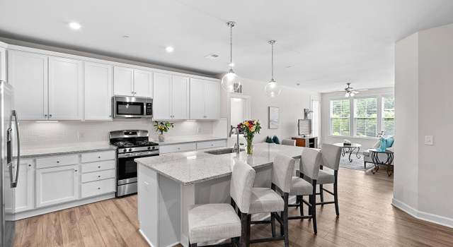 Photo of 3927 Fair Ridge Dr #305, Fairfax, VA 22033