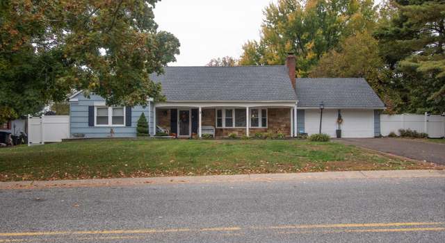 Photo of 3 Twin Hill Dr, Willingboro, NJ 08046