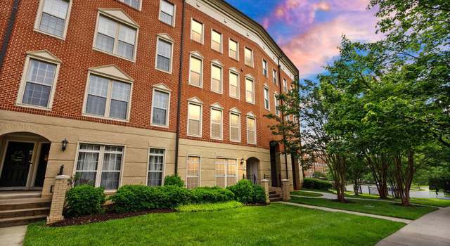 Photo of 7921 Crescent Park Dr, Gainesville, VA 20155