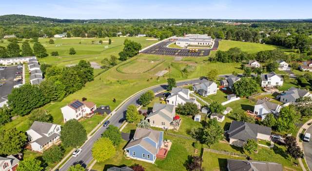 Photo of 53 Pebble Beach Ln, Pottstown, PA 19464