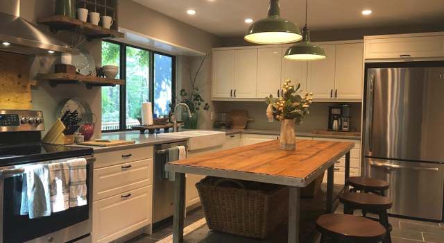Photo of 1614 Park Overlook Dr, Reston, VA 20190