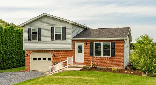 Photo of 563 Airport Rd, New Holland, PA 17557