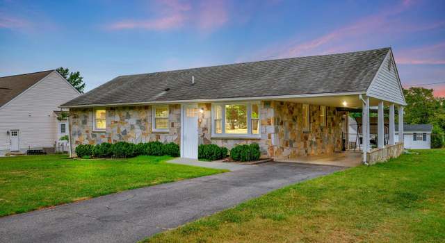 Property at 700 Jett St, Fredericksburg, VA 22405, 3 beds, 2 baths