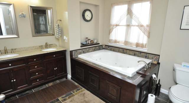 Photo of 13 Wood Lark Dr, Mount Laurel, NJ 08054