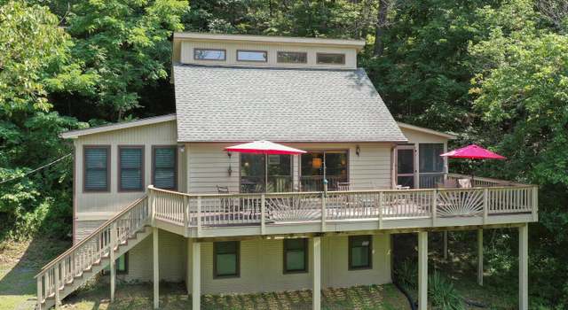 Photo of 902 Misty Meadow Ln, Bentonville, VA 22610
