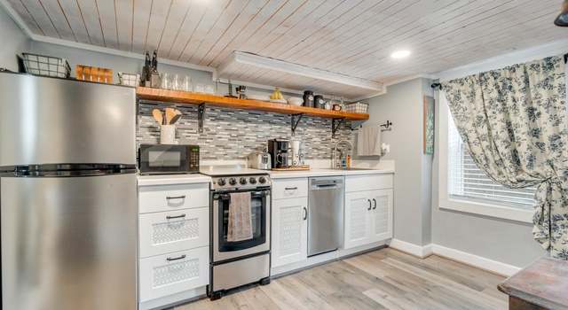 Photo of 13473 Mountain Rd, Lovettsville, VA 20180