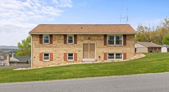 Photo of 10 E Summit Dr, Stevens, PA 17578