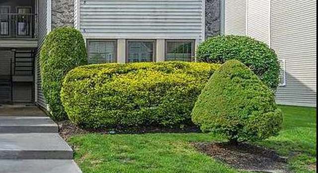 Photo of 8 Chelmsford Ct, Marlton, NJ 08053